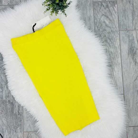 NWT ENGLISH FACTORY YELLOW HIGH WAIST ASYMMETRICAL HIGH SLIT BLDY CON SKIRT - Picture 4 of 5